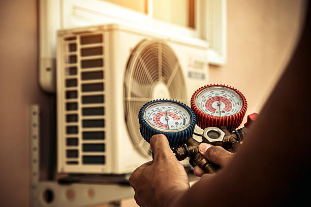 Professional Hvac Installation technician working in Bushnell, IL